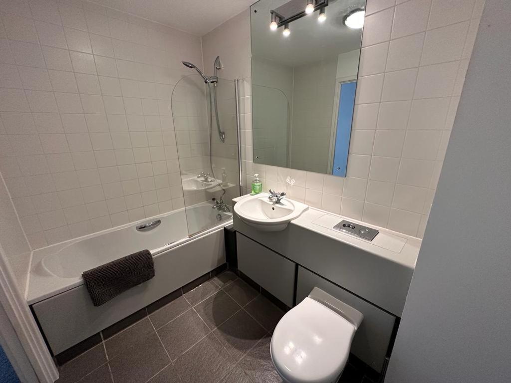 Recently Refurbished Apt Central Mk Free Parking Milton Keynes Exterior foto